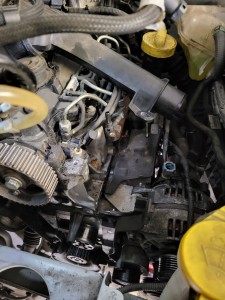Photo de galerie - Changement  pompe  hp moteur  1.5 dci