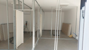 Photo de galerie - Montage cloison BA13 sur ossature métallique 