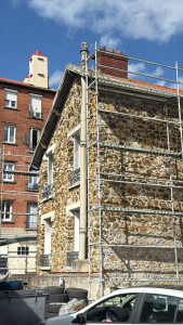 Photo de galerie - Démontage du conduit en fibrociment amiante, évacuation en déchetterie spécialisée et remise du bordereau de suivi des déchets amiante.