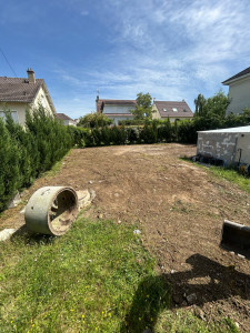 Photo de galerie - Réglage niveau terrain , remblai d’un trou et évacuation déchets 