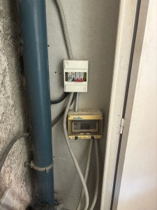 Photo de galerie - Installation d’un tableau électrique avec disjoncteurs et compteur. Câblage organisé et sécurisé, travail réalisé dans les règles de l’art.