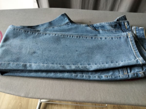 Photo de galerie - Jeans repassé et plié 