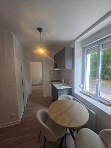 Photo de galerie - Rénovation appartement cloison avec isolation sur mur donnant extérieur, enduits, peinture et montage cuisine 