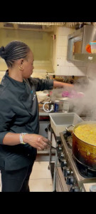 Photo de galerie - Je suis une femme qui fait beaucoup de chose comme cuisinière ménage femme de chambre extra 