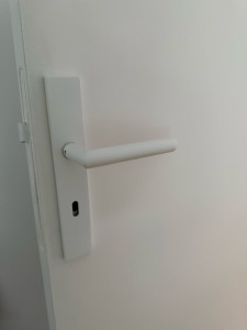 Photo de galerie - Pose de poignée de porte