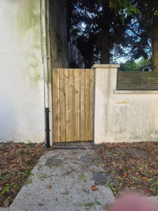 Photo de galerie - Realisation et pose 
d'un portillon sur mesure.
