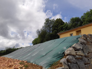 Photo de galerie - Mise en place de baches de talus