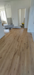 Photo de galerie - Parquet contrecollé chêne vernis pose collée 