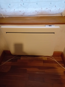 Photo de galerie - Pose d’un radiateur électrique.