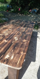 Photo de galerie - Table extérieur de 2500x1200mm
finition bois brûler et vernis marine
