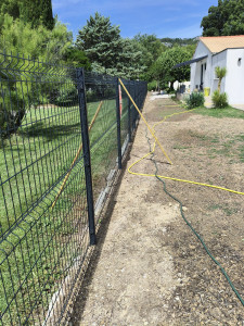 Photo de galerie - Pose de grillage  sur une longueur de 67 m lineaire