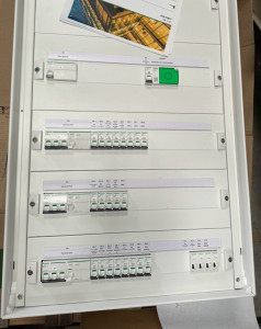 Photo de galerie - Installation d’un tableau électrique.