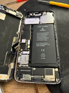 Photo de galerie - Changement écran iPhone 12