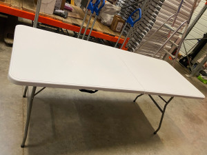 Photo de galerie - Salon de jardin Enfant (tables et chaises)