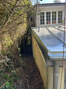 Photo de galerie - Terrasson, goudron refait en zinc