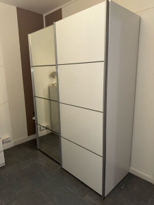 Photo de galerie - Montage d’un dressing avec portes coulissantes