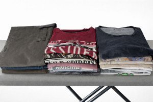 Photo de galerie - Repassage pour un de mes clients realisé en 45 mn 
-16 tee-shirts
-3 pantalons 
et un pliage comme le souhaite mon client ?
6 