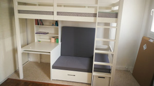 Photo de galerie - Montage complet d'un lit enfant en mezzanine, avec bureau et tiroirs intégrés 