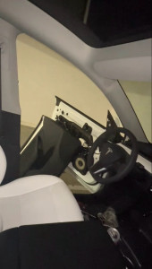 Photo de galerie - Remplacement des haut-parleurs sur une Tesla..