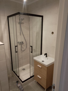 Photo de galerie - Installation et montage de la salle bain,
avec fournitures des accessoires et appareils 