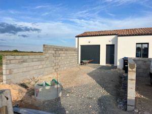 Photo de galerie - Montage mur de clôture 