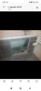 Photo de galerie - Pose d'une trappe de visite baignoire 