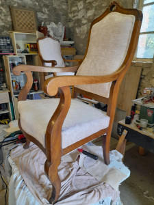 Photo de galerie - Réparation fauteuil boiserie avec habillage