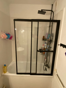 Photo de galerie - Pose d’une paroi pour baignoire 