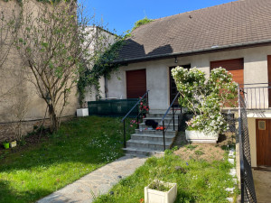 Photo de galerie - Création, taille, structruration et harmonisation d'un jardinet parisien