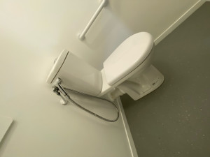 Photo de galerie - Installation de WC surélevé pour les personnes âgées 