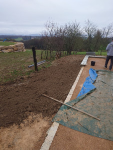 Photo de galerie - Remise en place de terre suite. terrassement  posse de pavé création d'une nouvelle entré et d'une cour