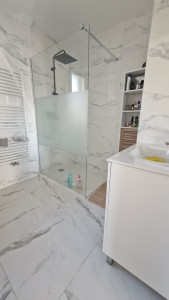Photo de galerie - Paroie de douche transparente sans calcaire.