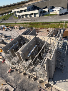 Photo de galerie - Maçonnerie à 7m de hauteur près pour la pose de plancher 
