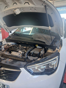 Photo de galerie - Bonjour mécanique auto entretien changement de plaquette changement préparation moteur tout ce qu'il y a comme mécanique vous n'hésitez pas à t'appeler mais votre service merci