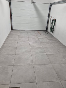 Photo de galerie - Pose de carrelage dans un garage 19m2.