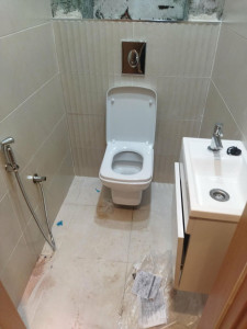 Photo de galerie - Installation sanitaire complète : pose de WC, installation de lavabo et robinetterie. Travail soigné, finitions propres et respect des besoins du client. Plombier professionnel avec 10 ans d’expérience. Devis raisonnable et service de qualité.

