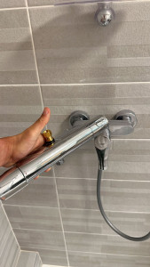 Photo de galerie - Changement de metigeur avec sa colonne de douche 