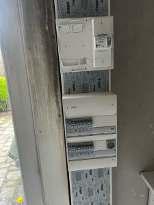 Photo de galerie - Installation complet d’un tableau électrique suite à un incendie.