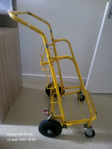 Photo de galerie - Disponible pour les déménagements, peux également louer le chariot 5e la journée 