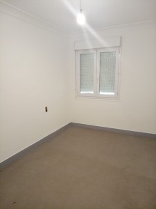 Photo de galerie - Mise en peinture murs, plafond et plinthe