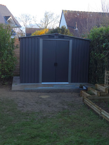 Photo de galerie - Bonjour une réalisation du dalle betôn puis le montage de labris de jardin