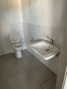 Photo de galerie - Installation wc et lavabo PMR agence Stéphane plaza immobilier 