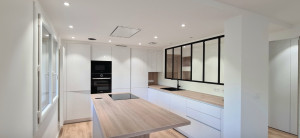 Photo de galerie - Pose d’une cuisine encastrée , Création d’une verrière , création d’un faux plafond et installation de spots lumineux 