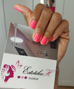 Photo de galerie - Pause de vernis semi-permanent, manucure et pedicure 