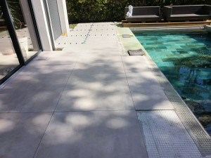 Photo de galerie - Terrasse piscine grand format 
