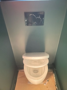 Photo de galerie - Installation de toilette suspendue 