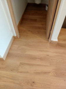 Photo de galerie - Pose parquet contrecollé reprise des peintures avec préparation des supports 