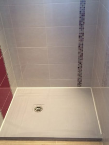 Photo de galerie - Pose faïence douche bicolore avec liseré 