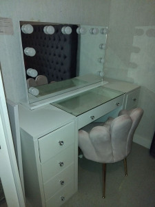 Photo de galerie - Montage de meubles en kit. 