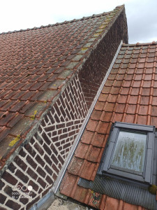 Photo de galerie - Rejointoiement pignon brique joint blanc .